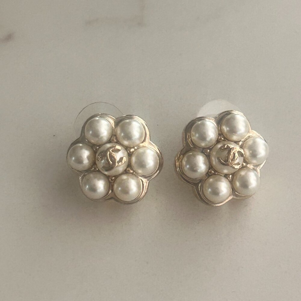 CHANEL Pearl Flower Earrings